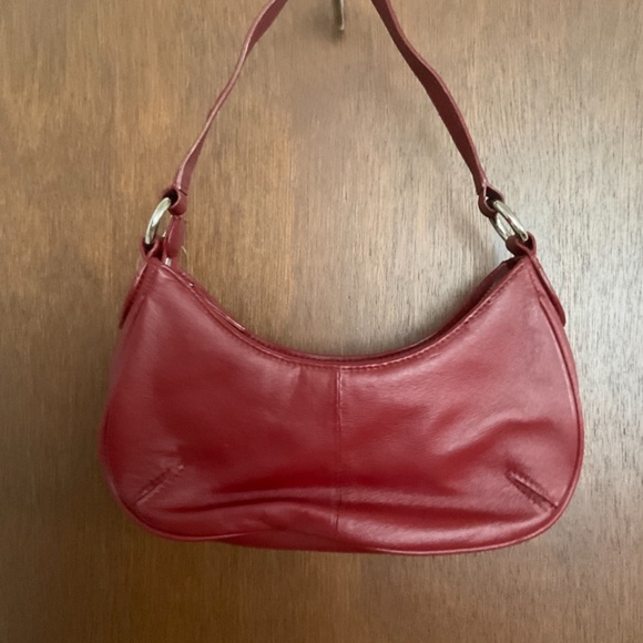 Red Wilsons leathery mini hand bag with studs and O ring - Picture 2 of 2